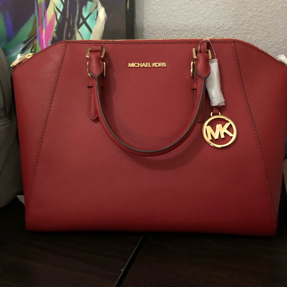 Nice purse 100% original 🔥